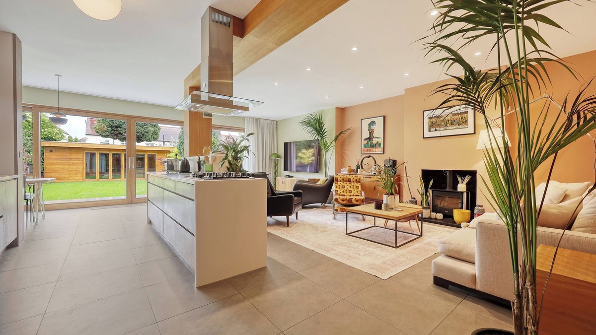 Redbridge House | Birdies Nest | Stylish Golf-Side Retreat in Wanstead – Perfect London Getaway