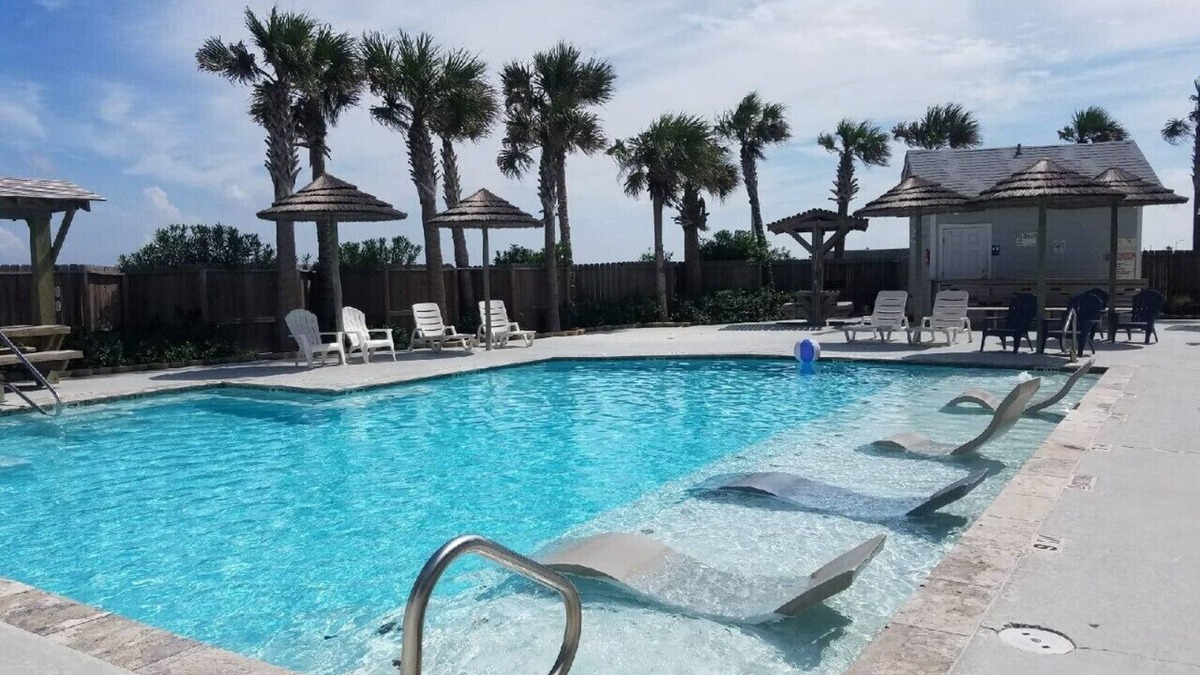 Corpus Christi House | Birds of Paradise, Across the Street from Beach, Amazing Balcony View
