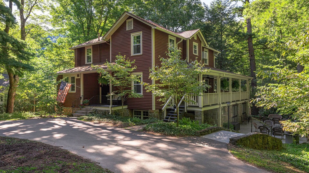Montreat House | Birdwood | Renovated Historic Montreat Home with Deck, Fire Pit & 2 Grills!