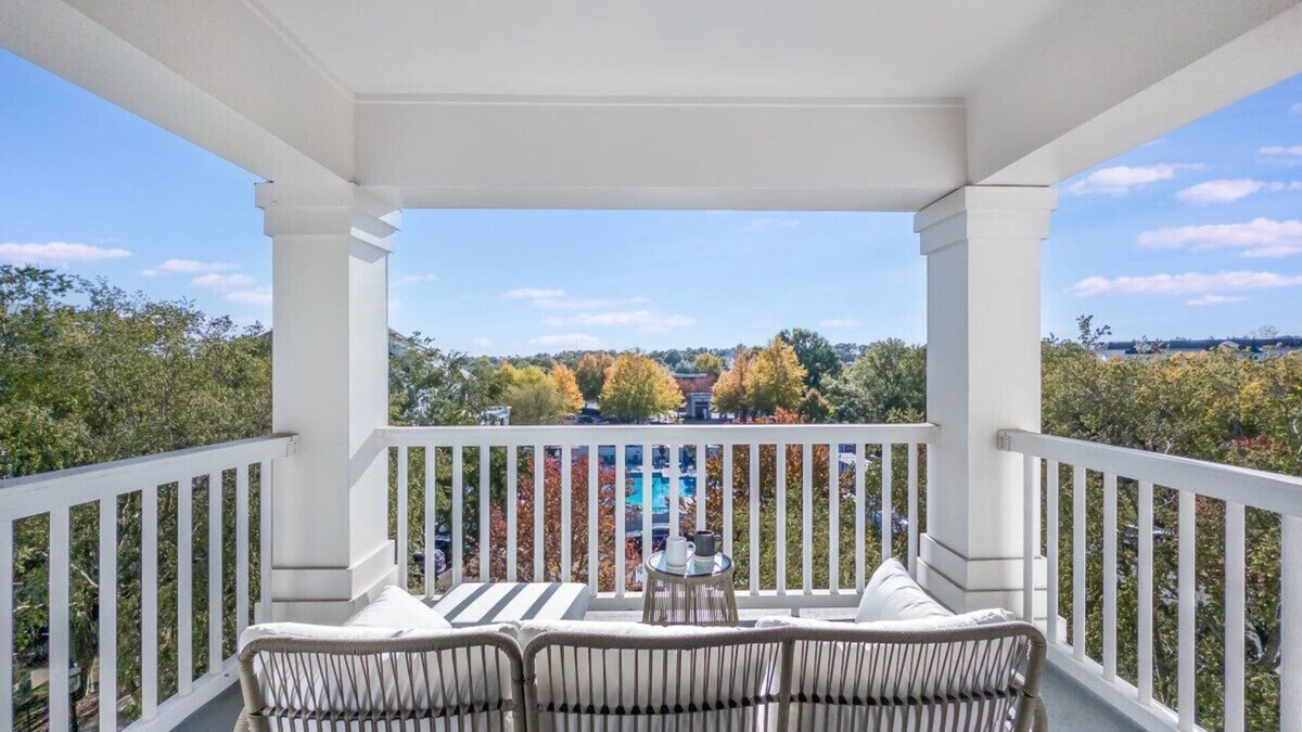 Huntersville Apartment | Birkdale Lookout,Pool,Elevator,Shop-Eat-Work-Play