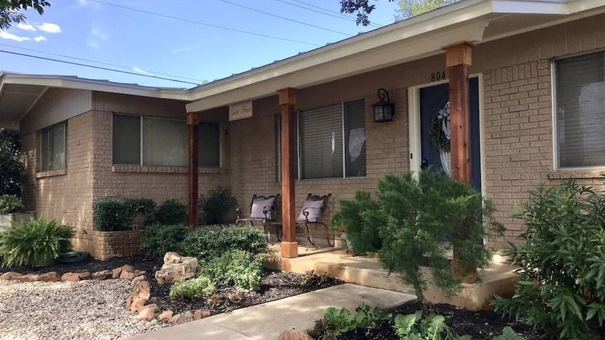 Llano House | Birmingham House- Blocks from the Llano River, Shopping, and Restaurants