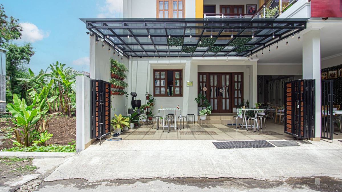 Pogung Lor Villa | Bisma Balcony Homestay