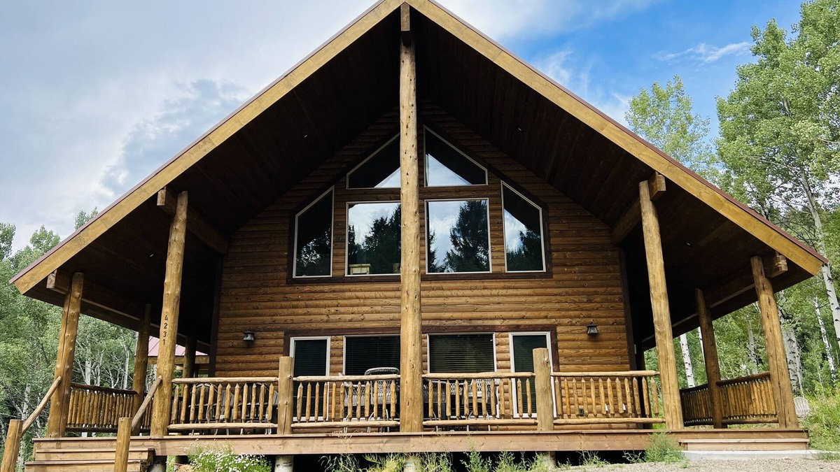 Island Park Cabin | Bison Meadows Lodge-10 min. to YNP+Hot tub+Wifi+AC