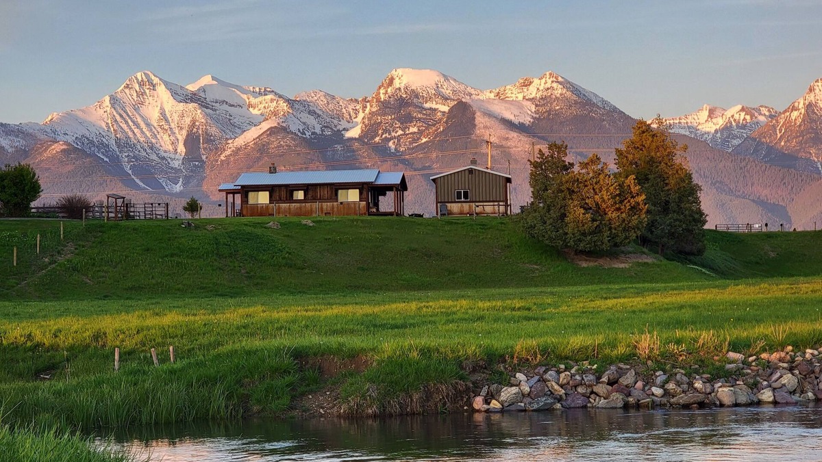 St. Ignatius Cabin | Bison Range 15 minutes away! Cozy Cabin w/Beautiful Creek & Mtn Views!
