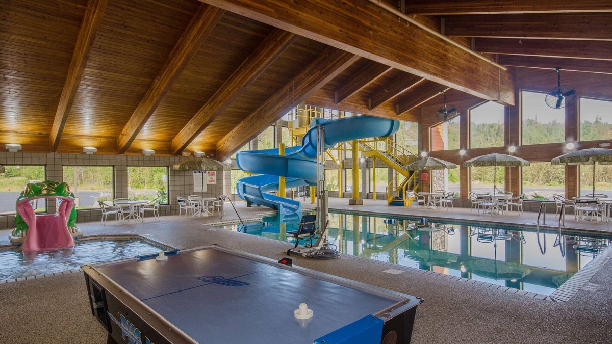 Silver Bay Hotel | Black Beach Inn by GrandStay