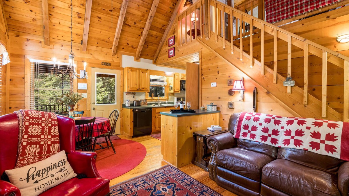 Clarkesville Cabin | Black Bear Bungalow - Lovely Chalet in the Woods