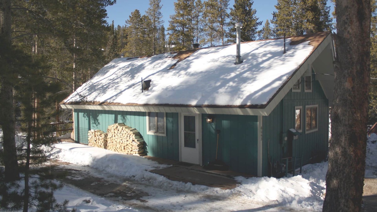 Coyne Placer Valley House | Black Bear Crossing: Pet-Friendly Bliss with a Touch of Retro Nostalgia