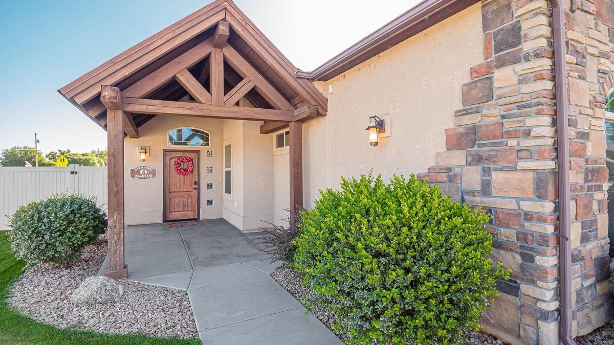 Fruita House | Black Bear IV: Spacious, Stylish & Dog-Friendly