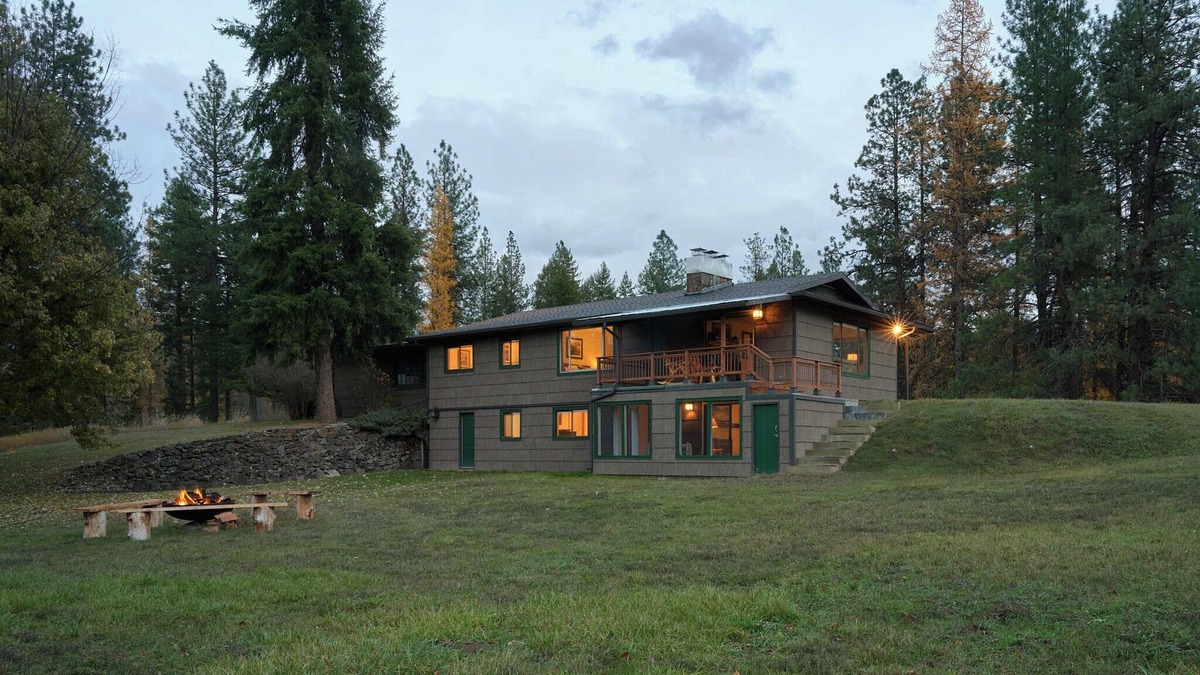 Superior Cabin | Black Bear Lodge - Alpine Falls Ranch