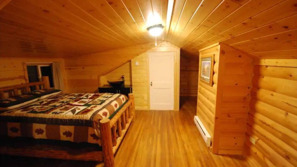 Orr Cabin | Black Bear Lodge Room