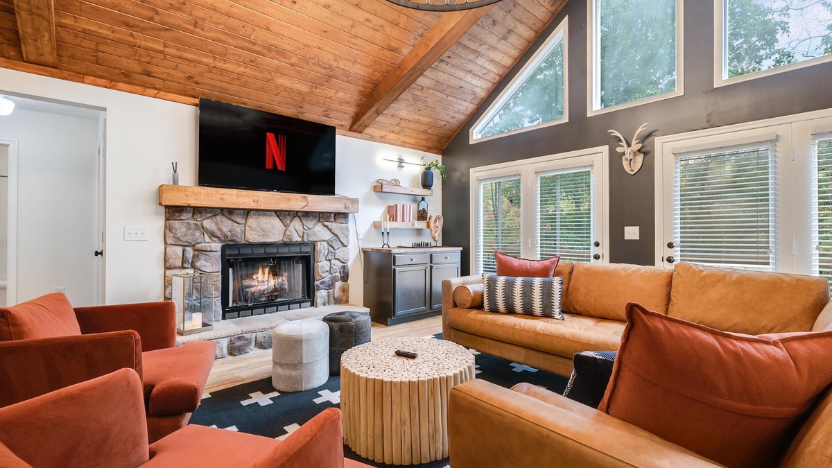 Massanutten House | Black Bear Ridge 6BR w/Hot Tub & Pool Table