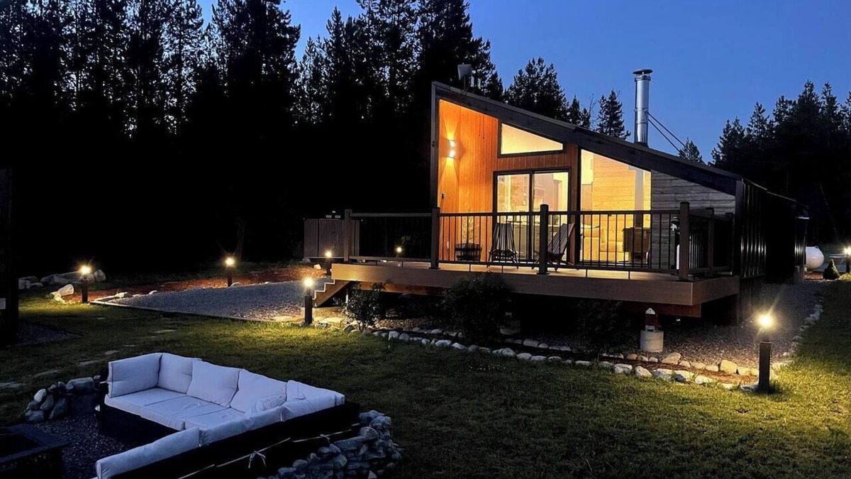 Marion House | Black Cabin Retreat, Black Cabin in Northwest Montana