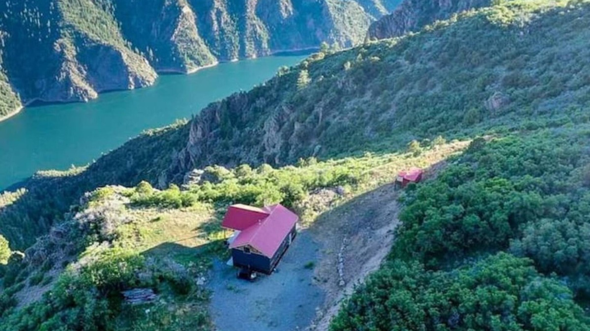 Cimarron House | Black Canyon 4BR OffGrid Retreat Crawford Colorado Spacious 4-bedroom house
