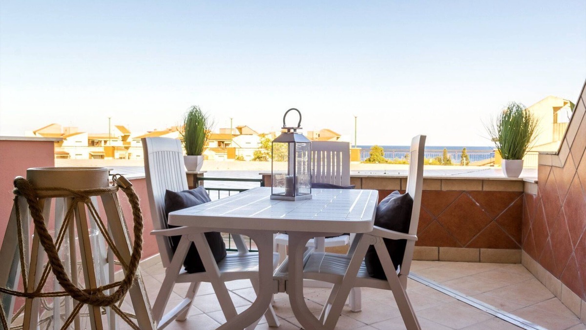 Porticato Apartment | Black D `Morgant Fly