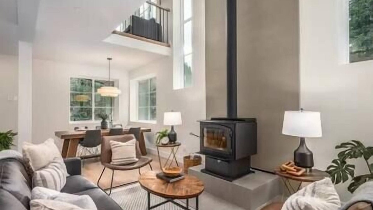Hemlock Valley House | Black Diamond Cabin | Private Hot Tub Wood Fireplace BBQ