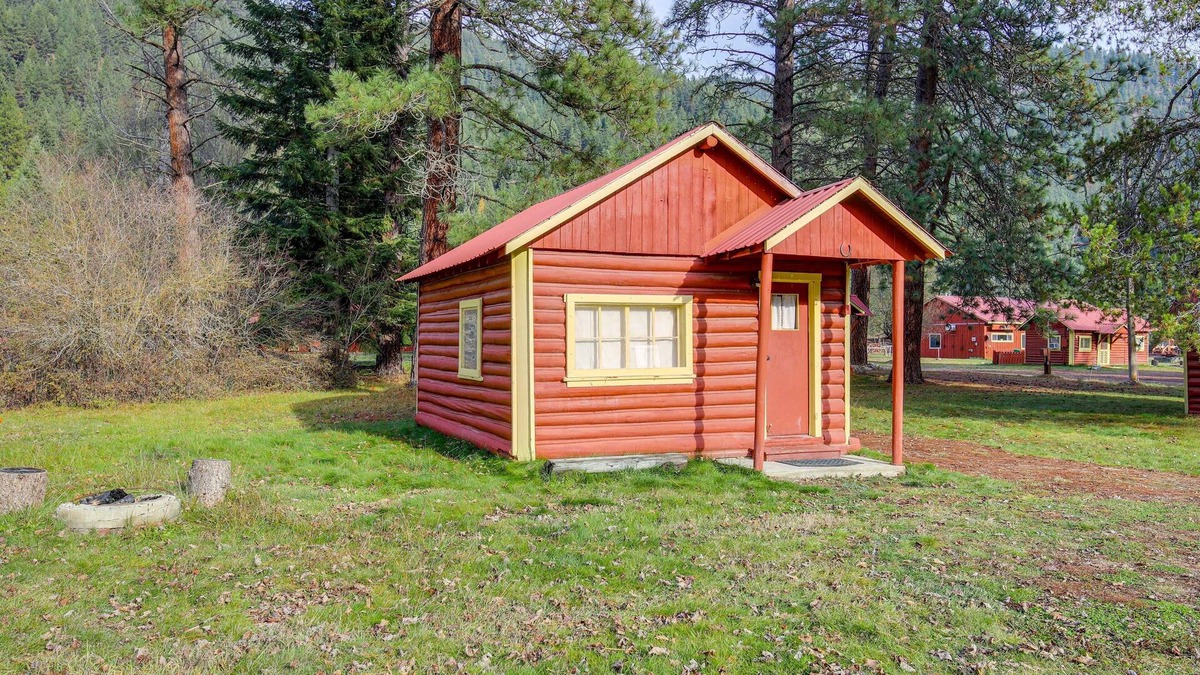 De Borgia Apartment | Black Diamond Guest Ranch Studio: Hike & Fish