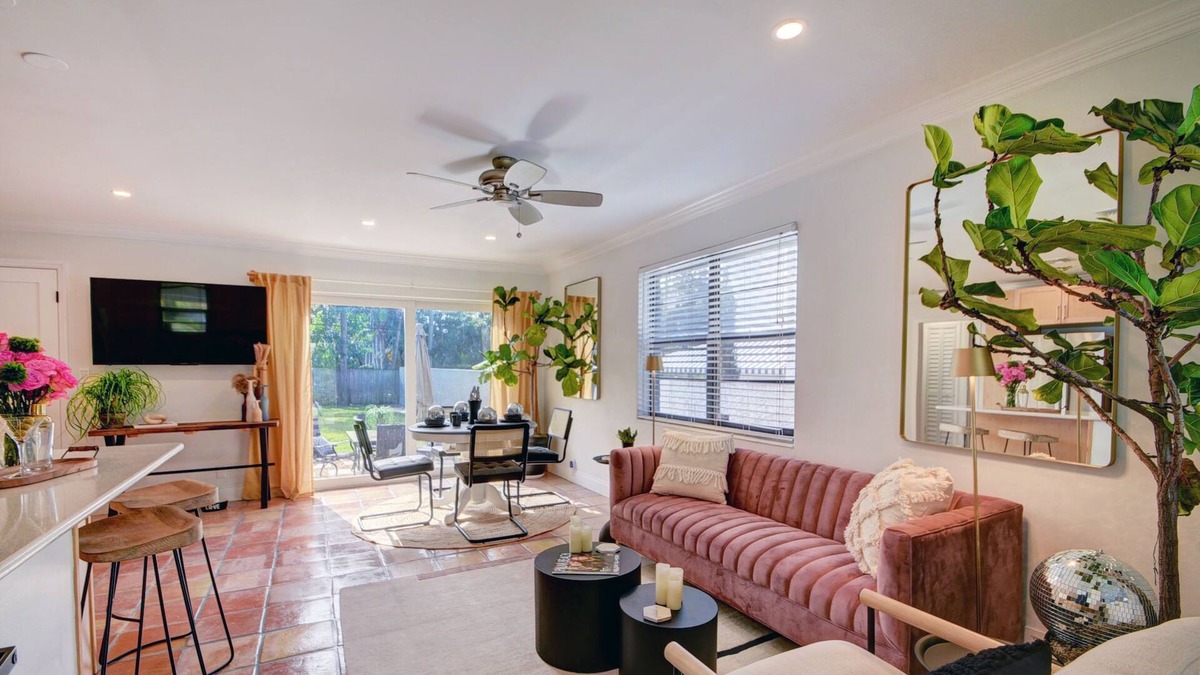 Flamingo Parks House | Black Flamingo: Flamingo Park Walkable, Pet Friendly, Fenced In Yardn