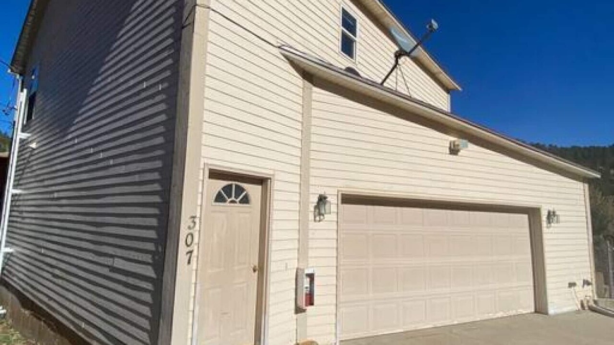 Keystone Apartment | Black Hills Haven | Cedar Glen – Unit 3 · A Vensérra Retreat near Mount Rushmore