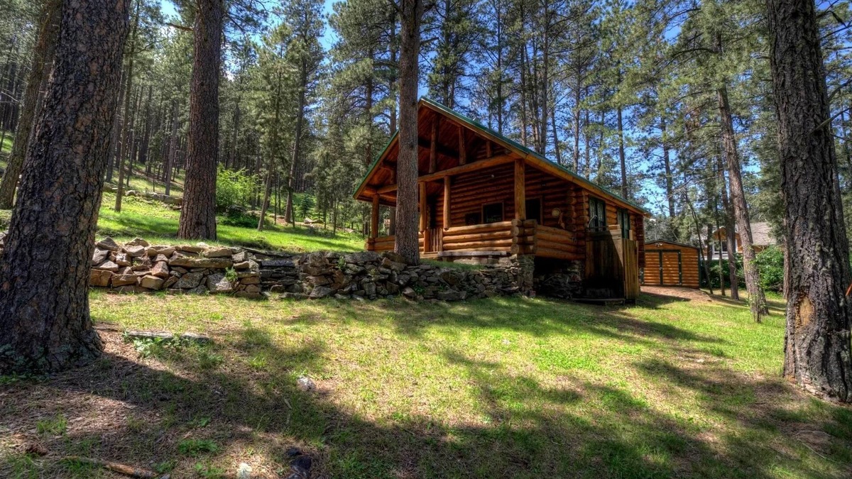 Rapid City Cabin | Black Hills Historic Creekside Log Cabin