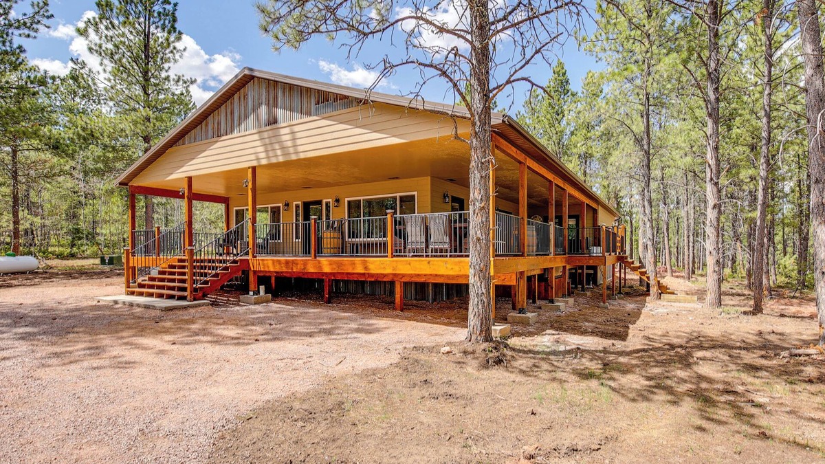 Newcastle House | Black Hills Vacation Lodge: New Home! Just Opened!