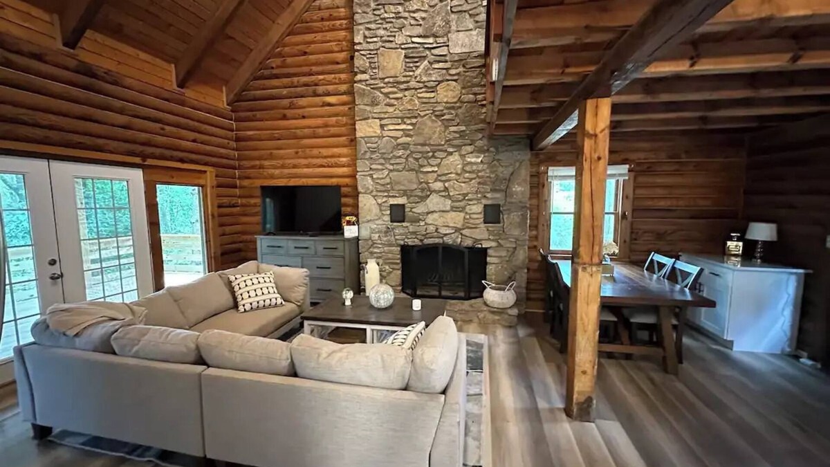 Black Mountain Cabin | Black Mountain Retreats - Two Cabins & Game Roomn