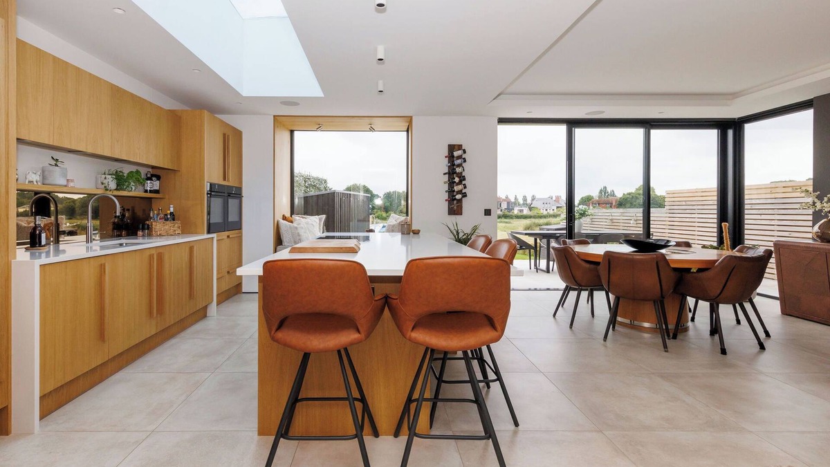 Chichester House | Black Pearl - a luxurious new home in Bosham, 20 mins from Goodwood