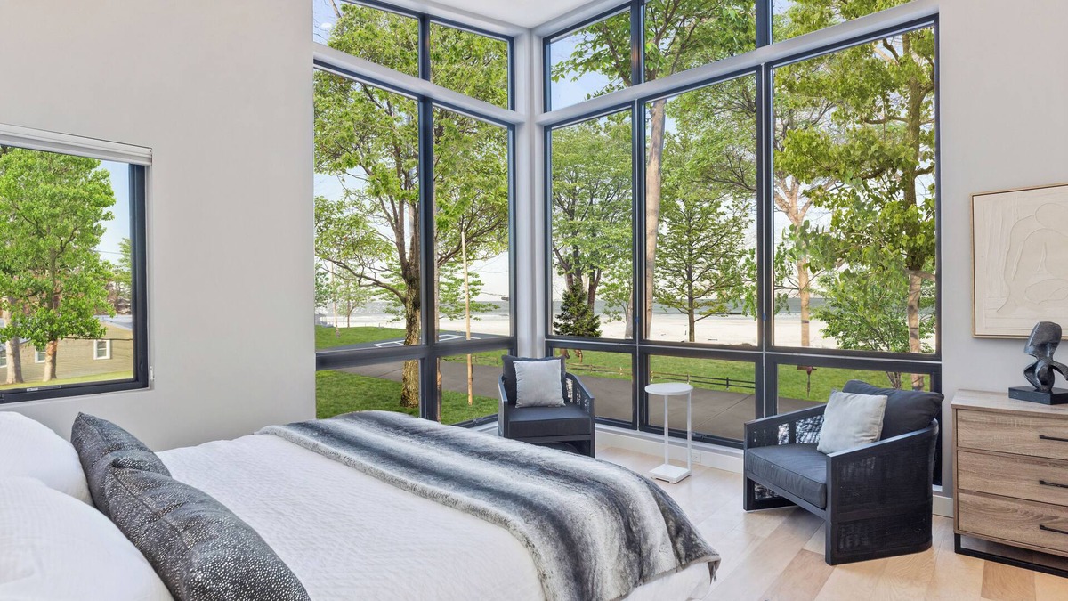 Mill Creek House | Black Pearl - New home with amazing lake views