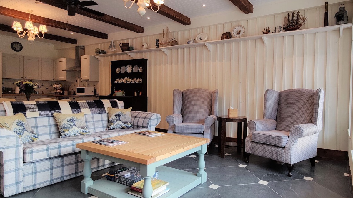 Letterfinlay Apartment | Black Sheep Hotels Cabins - Pebble Shore