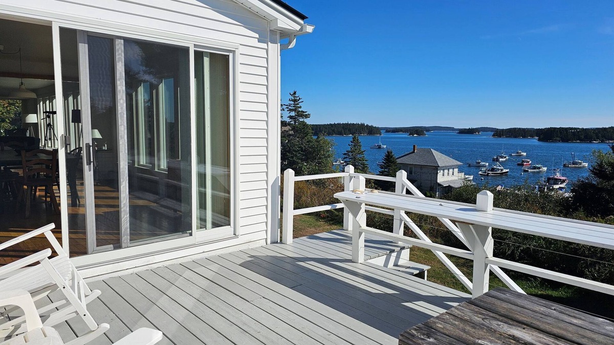 Stonington House | Black Swan- Well-kept Intown Home with Ocean Views