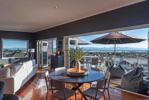 Stoke House | Black Vista