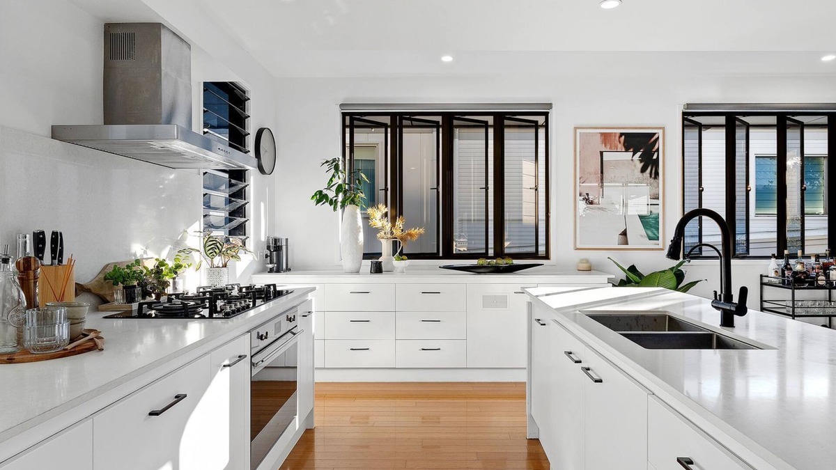 Casuarina House | Blackcomb- High end Beachfront holiday home