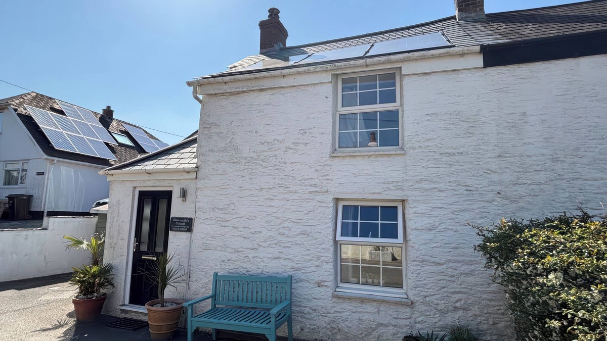 Crantock Cottage | BLACKSMITHS COTTAGE, pet friendly, with open fire in Crantock