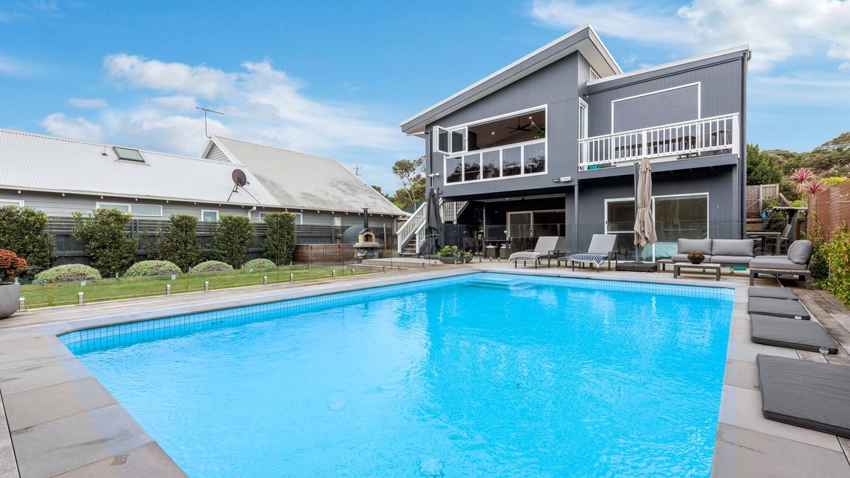 Blairgowrie House | Blair Rise - large 6 bedroom home with solar heating swimming pool