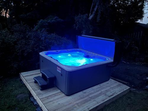 Blaydon on Tyne House | BlaydonBurn - Sleeps 6 - Parking - Garden - HotTub