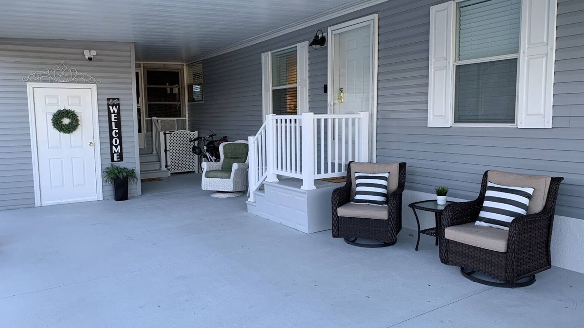 Vista del Lago House | BLESSED NEST: 5mi to Disney, resort amenities, sleeps 8, gated, free golf cart