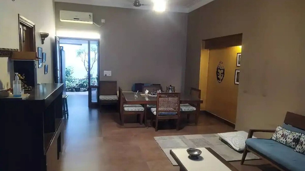 Green Park Apartment | Bliss - A cheerful room and workplacen