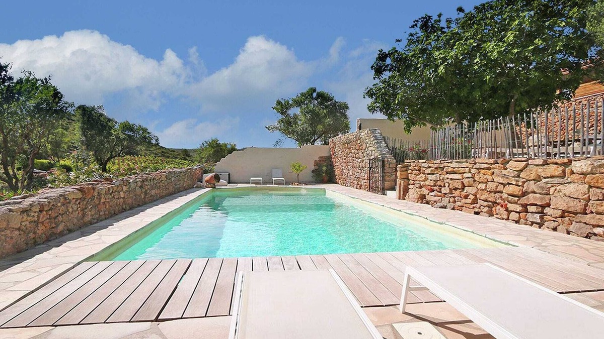 Villeseque-des-Corbieres Apartment | Blissful Stay in Mandourelle