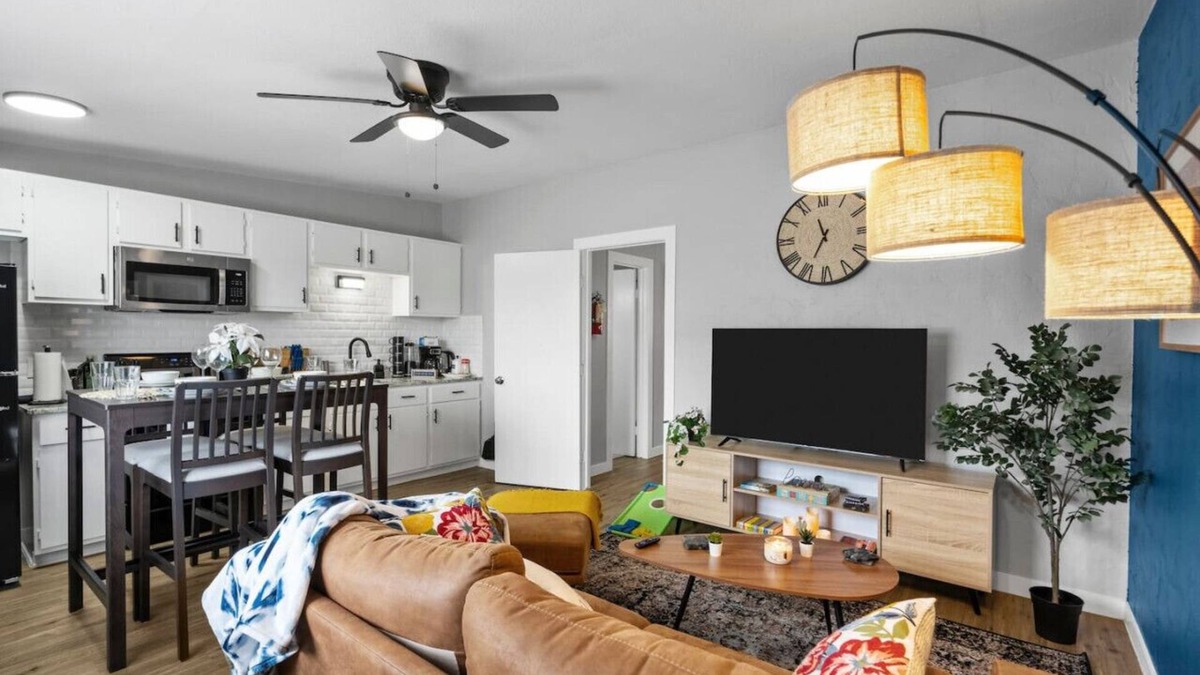 Central Arlington Apartment | Blissful 1BD:AT&T Walkable, Modern & Ground-Level!