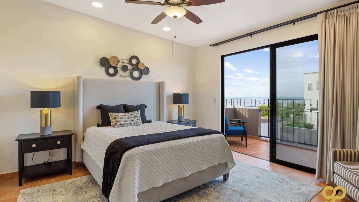 El Centenario House | Blissful Bay Views, Steps to Beach, Private Yard