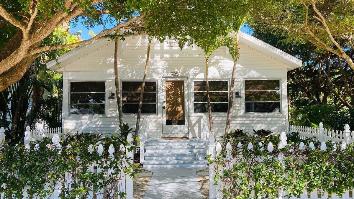 Boca Grande House | Blissfully Serene Palm Cottage In Town and 2 Blocks from Beach