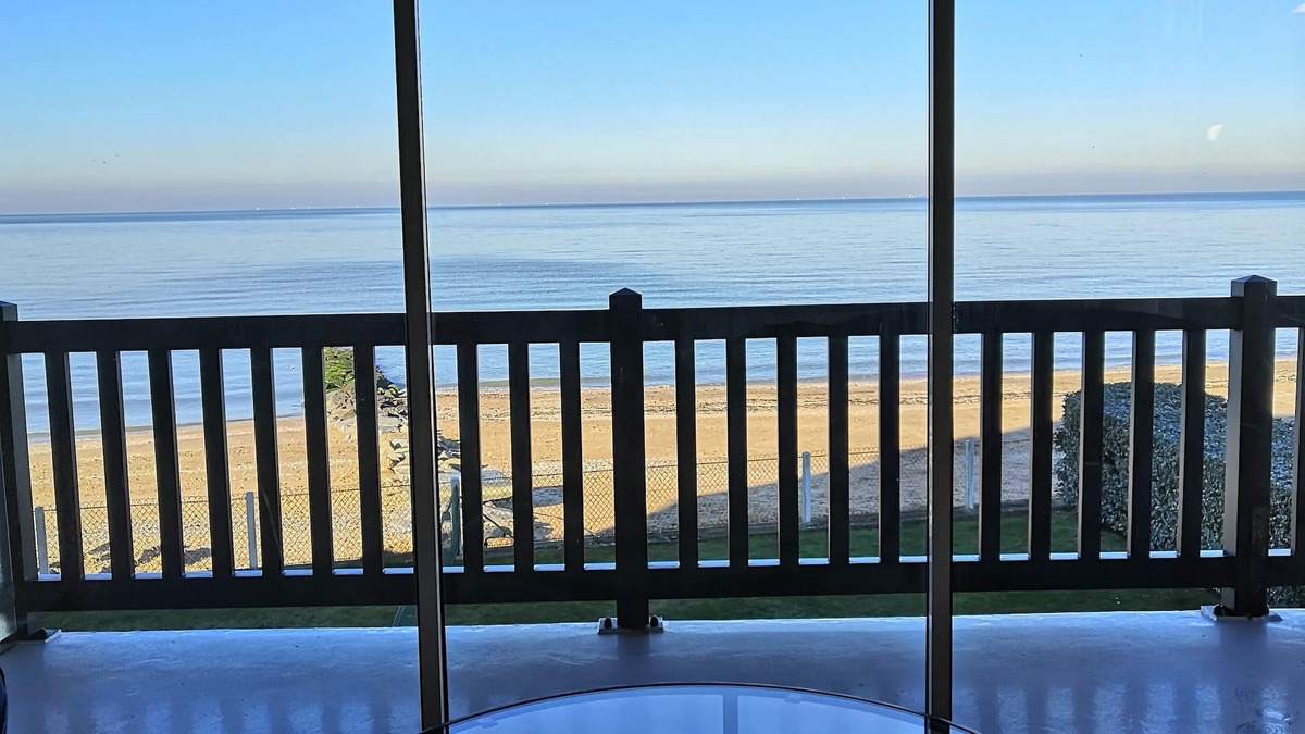 Blonville-sur-Mer Apartment | Blonville beautiful seafront apartment 10 minutes from Deauville
