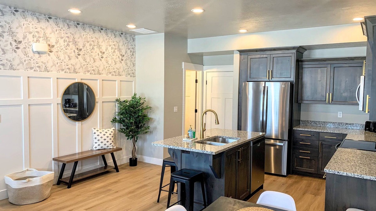 Garden City House | Bloomington at The Seasons - Brand New Listing. Plenty of parking in an unbeatable location