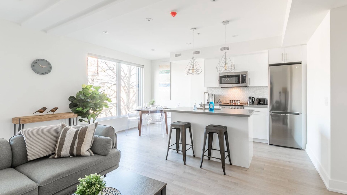 High Park-Swansea Apartment | Bloor West Apartment Near High Park
