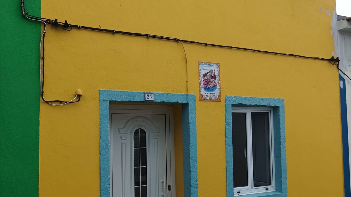 Ribeira das Tainhas House | Blue And Gold Cozy Home