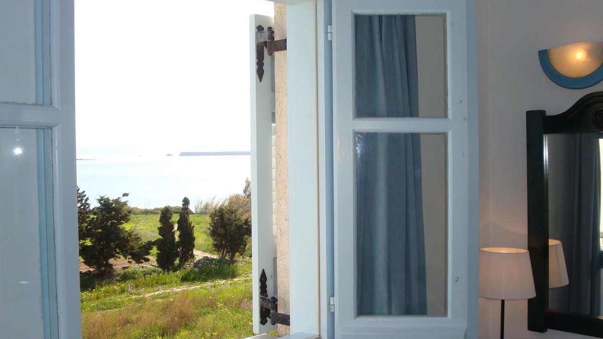 Drios Apartment | Blue and Sea room with window side sea view