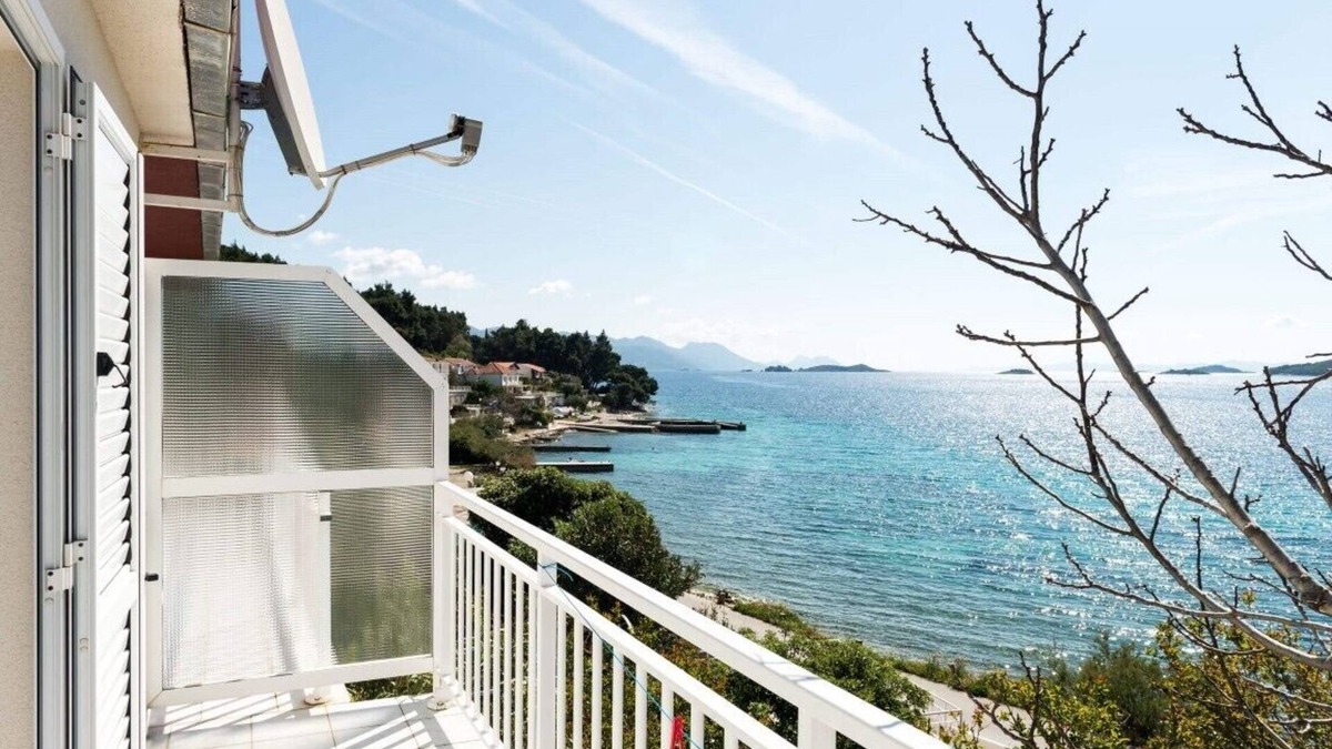 Kuciste Apartment | Blue apartment in Perna, sea view!