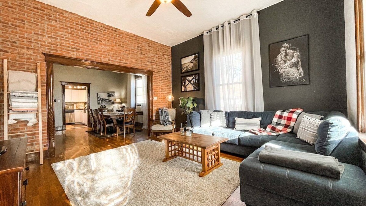 Colorado Springs House | Blue Barn West Side Getaway mins to center, trails