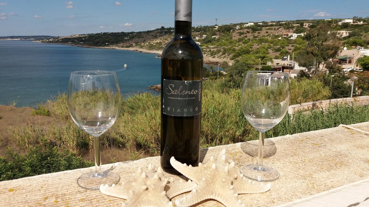 Marina San Gregorio House | Blue bay, apartment 50m from the sea, breathtaking view, wifi, air conditioning.