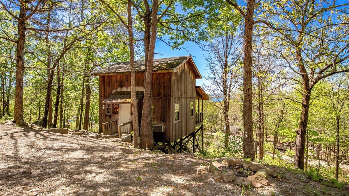 Edgemont Cabin | Blue Clouds Resort Rustic Charm