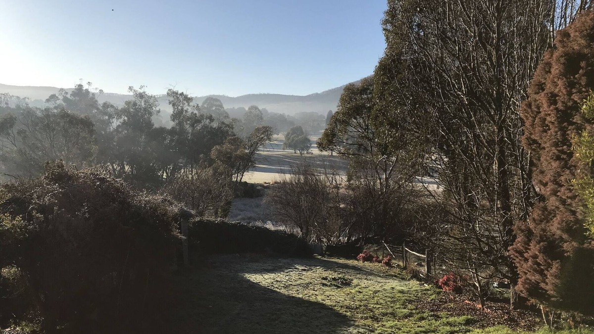 Tumbarumba Cottage | Blue Cockatoo - Humble Home Peaceful View